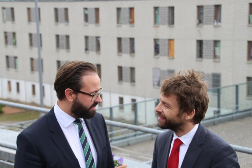 V.l.: Justizminister Sebastian Gemkow und Amtskollege Dr. Robert Pelikán in der JVA Dresden. Fotos: Schramm