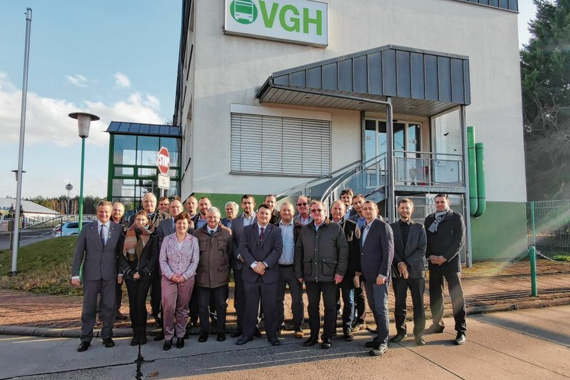 Das 19. Treffen führte die Teilnehmer des Wirtschaftsverkehrsnetzwerkes  zur Hoyerswerdaer Verkehrsgesellschaft ins Industriegelände. Foto: VGH