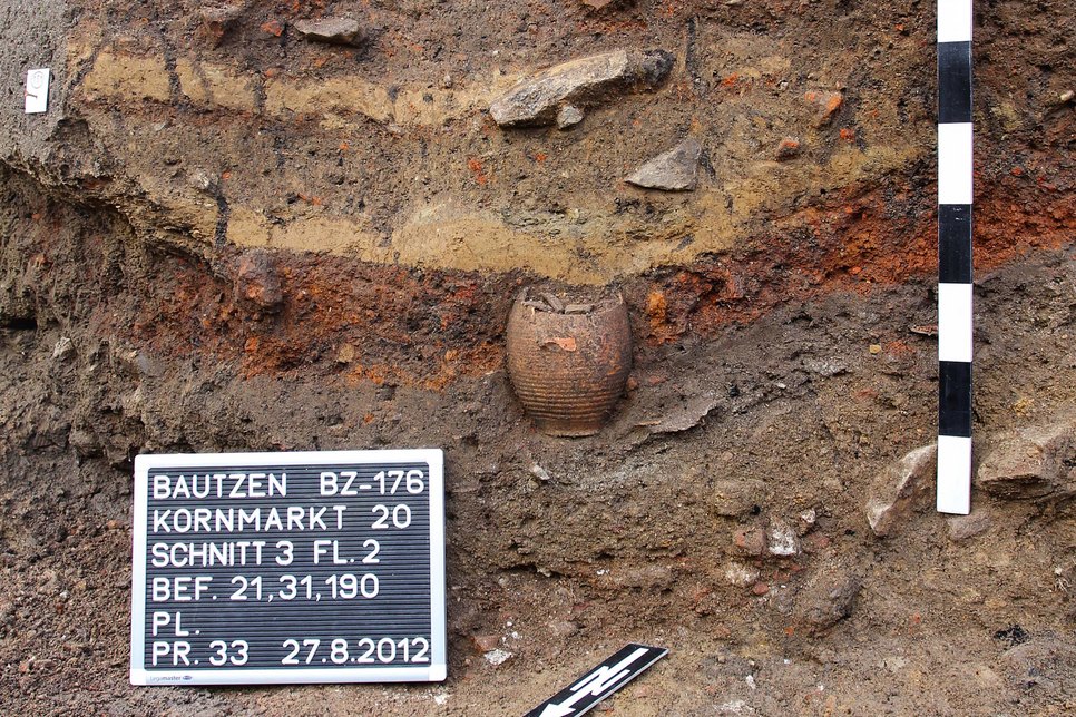 Detail eines Profils der Ausgrabung BZ-176 (Kornmarkt 20). Foto: © Landesamt für Archäologie Sachsen