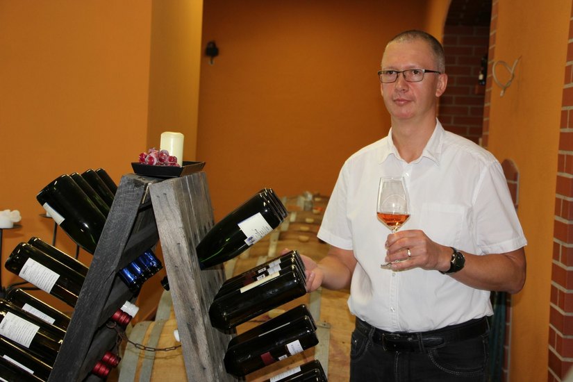 Winzer Jan Ulrich zieht Konsequenzen und tennt sich von Weinlieferanten.