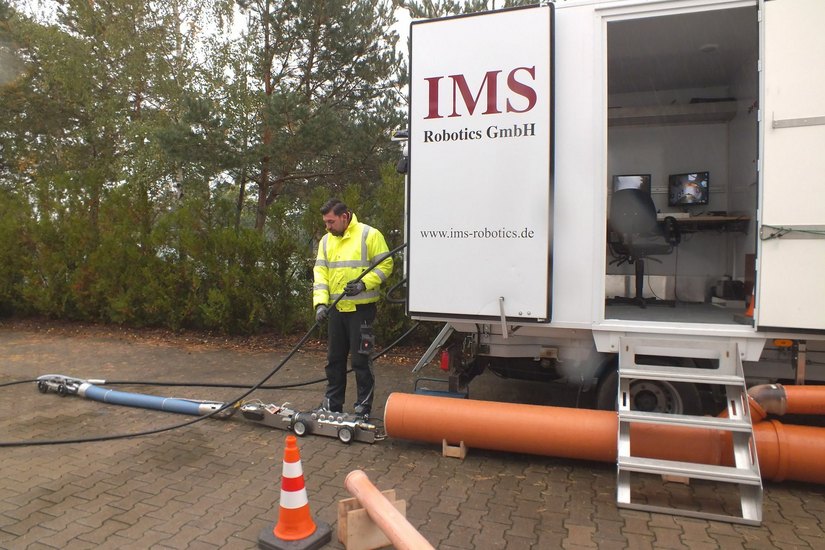 David Gebler führt das IMS Satellite System – STL vor. Foto: IMS Robotics GmbH