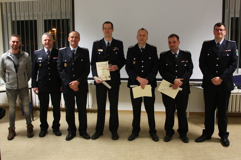 Sascha Erler, Ronny Schadow und Christoph Rother wurden zum Brandmeister befördert.