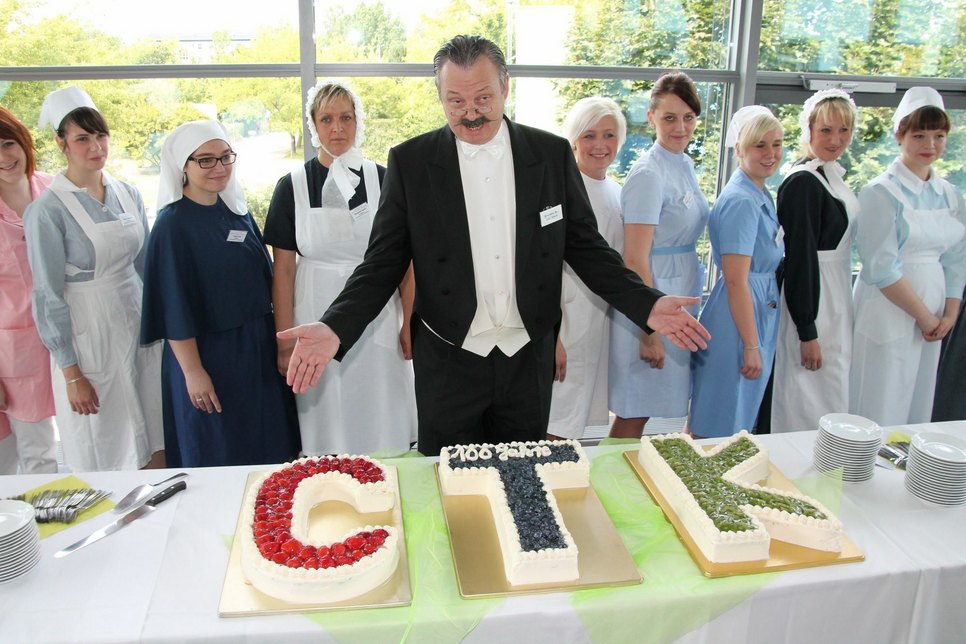 Am 28. Juni 2014 feierte das CTK den 100. Geburtstag. Ein Schauspieler schlüpfte dabei in die Rolle des Carl Thiem und schnitt die farbenfrohe Festtorte an. Foto: jho