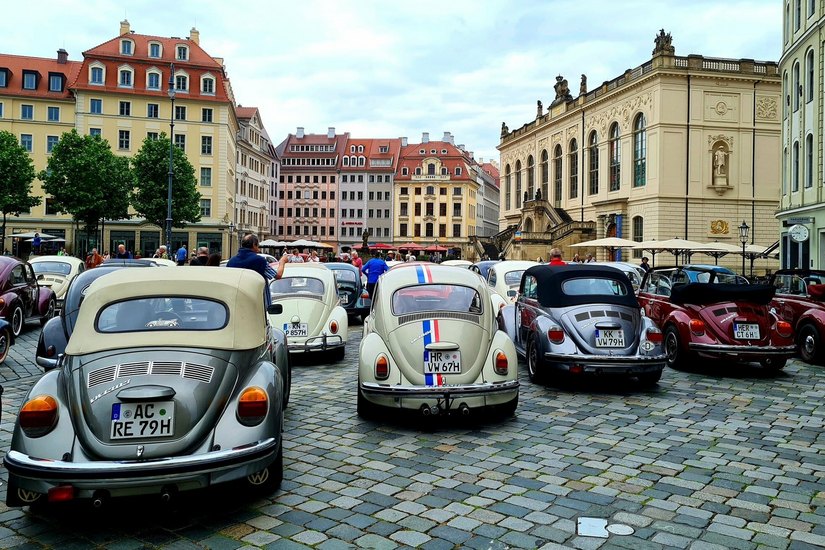 VW-Käfer-Treffen vor der Dresdner Frauenkirche.