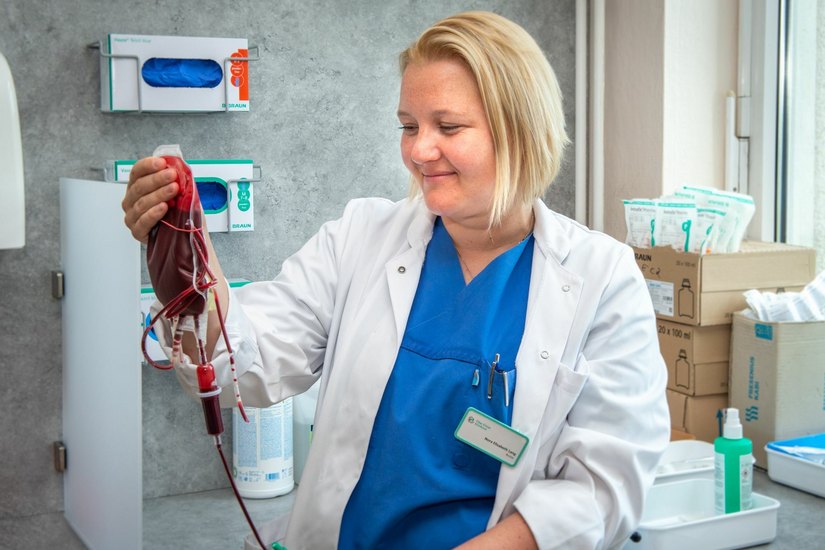Nora Lang absolviert derzeit ihre Facharztausbildung Allgemeinmedizin im Krankenhaus Elsterwerda. Foto: EEK/Die Piktografen