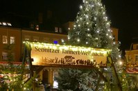 Die „Sebnitzer Tannert-Weihnacht“ wurde nach dem Sebnitzer Scherenschnittkünstler Adolf Tannert (1839–1913) benannt. Er hatte maßgeblichen Einfluss auf die Gestaltung der Sebnitzer Schattenspiele.