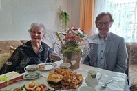 Sahnebonbons und Mandola spielen - das sind die Geheimnisse, die Dora Rumsch dem Bürgermeister fürs Älterwerden ans Herz gelegt hat. Zum 100. Geburtstag plauderte Andreas Pfeiffer mit der Jubilarin in ihrer Wohnung.