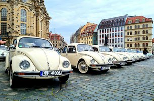 VW-Käfer-Treffen vor der Dresdner Frauenkirche. | Foto: Büttner