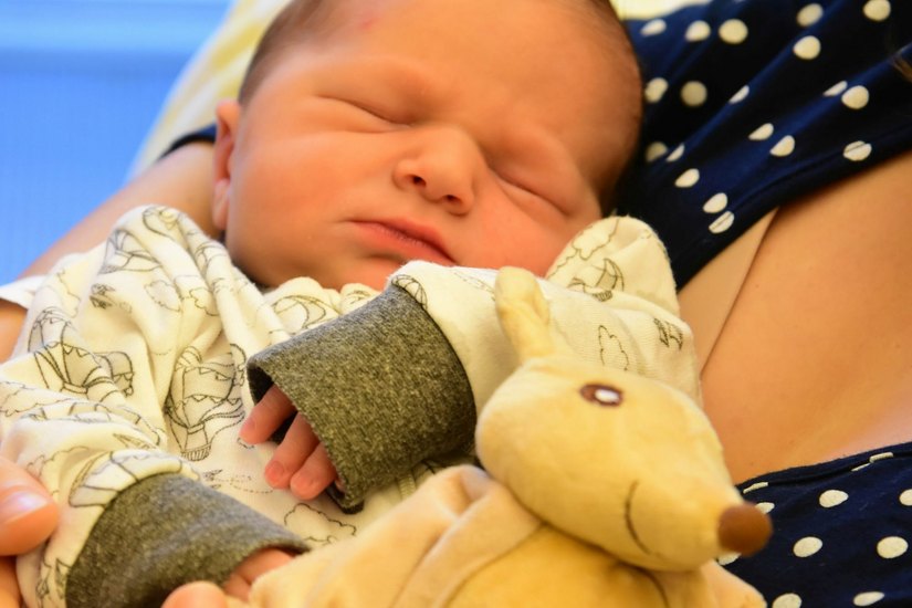 Klein Anton ist das 2000stes Baby des Jahres 2021, das in der Uniklinik Dresden zur Welt kam. Foto: Uniklinikum Dresden / Holger Ostermeyer