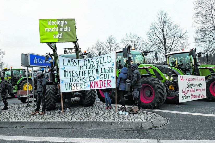 Proteste in Thiendorf, Autobahnauffahrt Dresden.