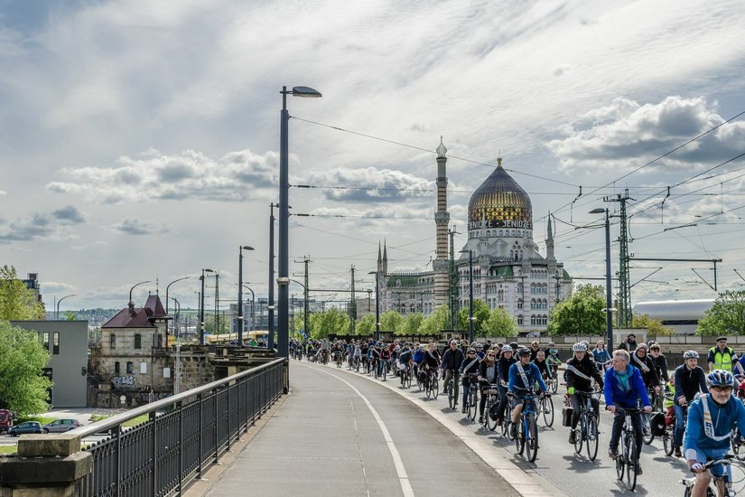 Am Sonntag, 19. September, wird's für Autofahrer eng auf Dresdens Straßen, wenn der ADFC zur Fahrrad-Sternfahrt einlädt. Foto: ADFC/Jürgen Ilmann, Mai 2019