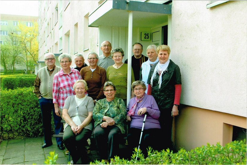 Die Hausgemeinschaft von der E.-Weinert-Str. 25. Foto: privat