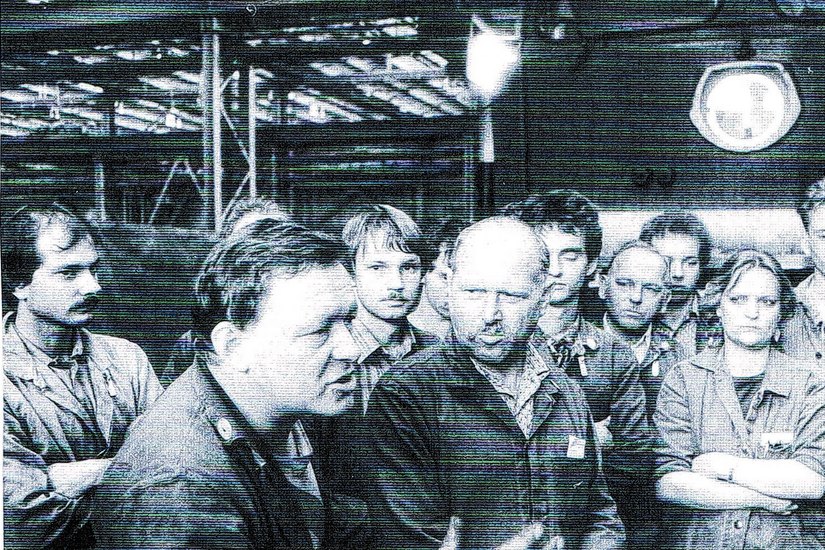 Sommer 1989 - Erregte Diskussionen im Cottbuser RAW. Foto: Erich Schutt