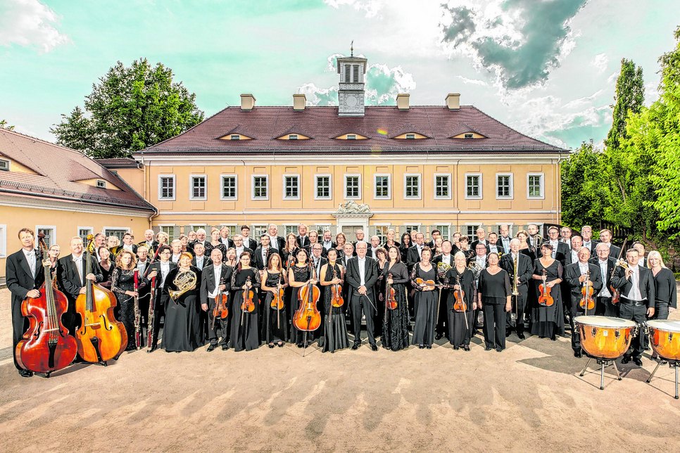 Die Elblandphilharmonie Sachsen spielt zum Klinik-Jubiläum und vor allem für die Patienten.  Foto: Jentsch