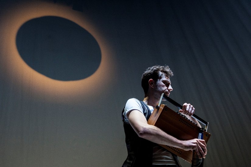 „Der obdachlose Mond“ wurde im Februar am Gerhart-Hauptmann-Theater uraufgeführt. Foto: Pawel Sosnowski