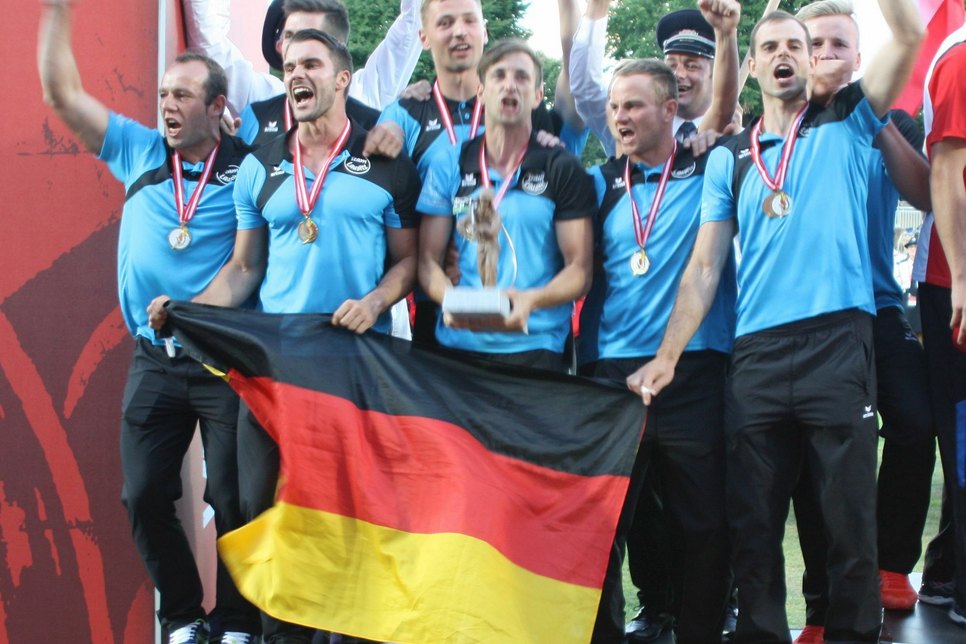 Das Team Lausitz sahnte bei der Olympiade der Feuerwehrleute in Villach ordentlich ab. Foto: „Fotograf/DFV“