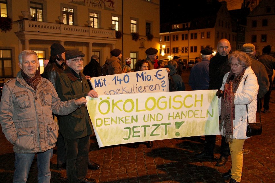 IPO-Gegner vor dem Rathaus in Pirna. Foto: D. Förster