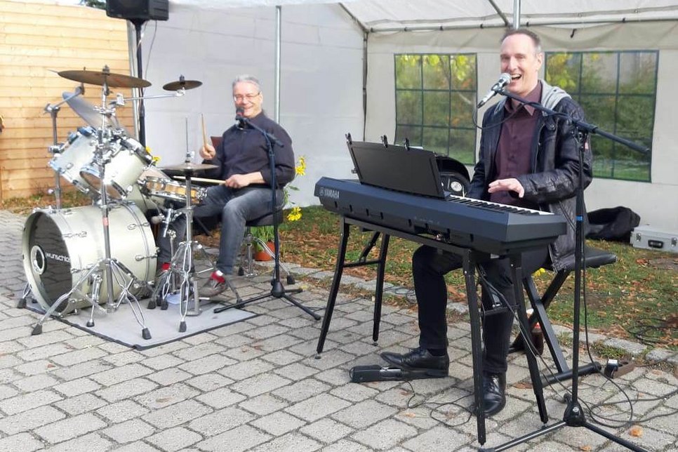 „Sing4Fun“ mit Klaus Sedls (Piano) und Matthias Lev (Schlagzeug) in Straupitz. Foto: Sängerkreis Königs Wusterhausen