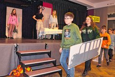 Die jungen Schauspieler der Kindergruppe der Großenhainer Spielbühne bei einer ihrer Proben.