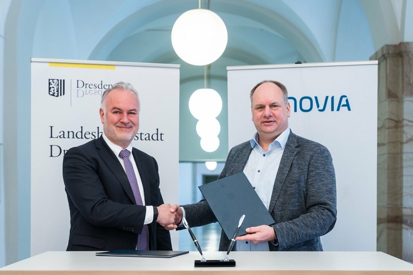 Vonovia-Vorstand Arnd Fittkau und Dresdens OB Dirk Hilbert unterzeichneten am Mittwoch ihre Zusammenarbeit.