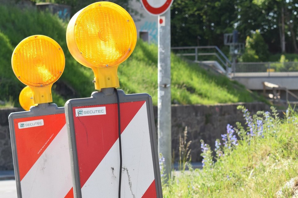 Symbolbild. Bis in den Sommer muss ein Teilabschnitt der B 98 in Neukirch/Lausitz halbseitig gesperrt werden.