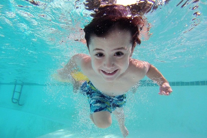 Es ist wichtig, dass Kinder in der zweiten Klasse das sichere Schwimmen lernen.