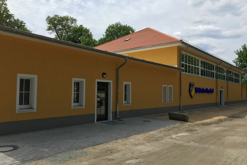 Die neue Turnhalle in Kreba-Neudorf von außen… Foto: Keil
