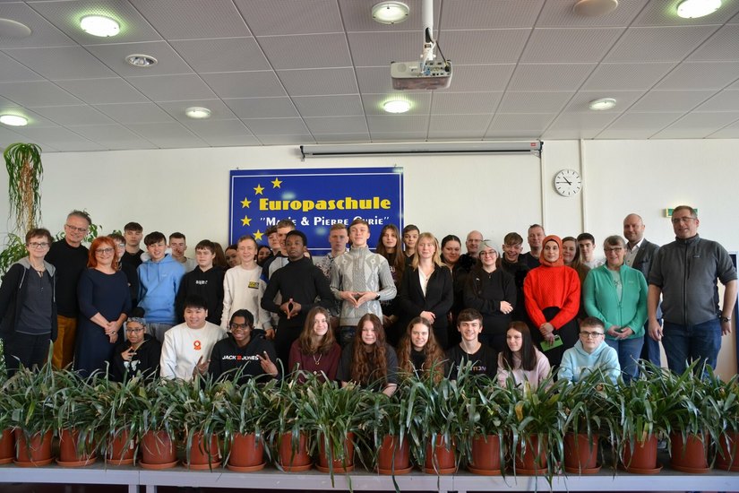 Jugendliche aus der Gubener Europaschule trafen im Projekt »Dialog P« auf fünf Landtagsabgeordnete aus Brandenburg.
