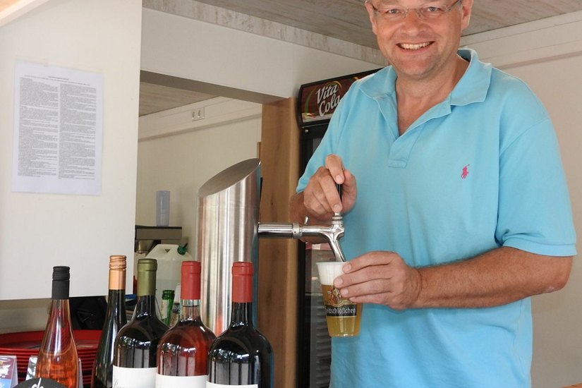Holger Zastrow ist seit 1. April Eigentümer der Hofewiese. Zu Pfingsten öffnete er zunächst den Biergarten.