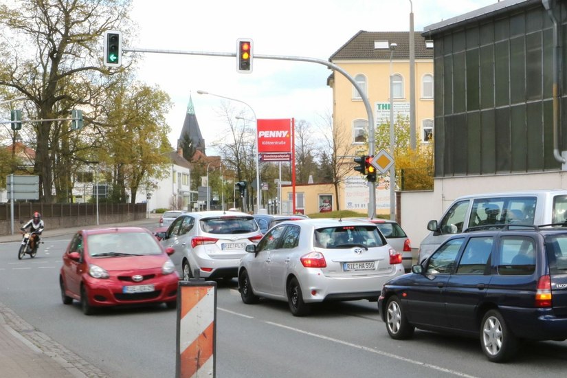 Neue Ampelschaltung in Riesa: Gut gemeinte LED-Technik, aber zu wenig Zeit für die Linksabbieger im Berufsverkehr.