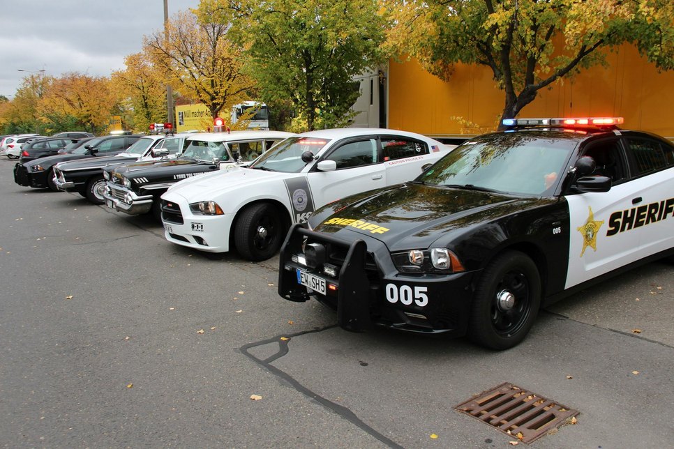 Die Fahrzeuge der European Police Car Unit... Foto: sts