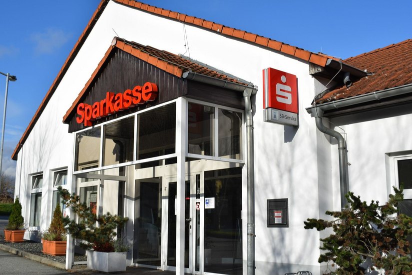 Die Sparkasse in Burkau und Steinigtwolmsdorf müssen Ende Januar 2021 schließen. Foto: Sandro Paufler
