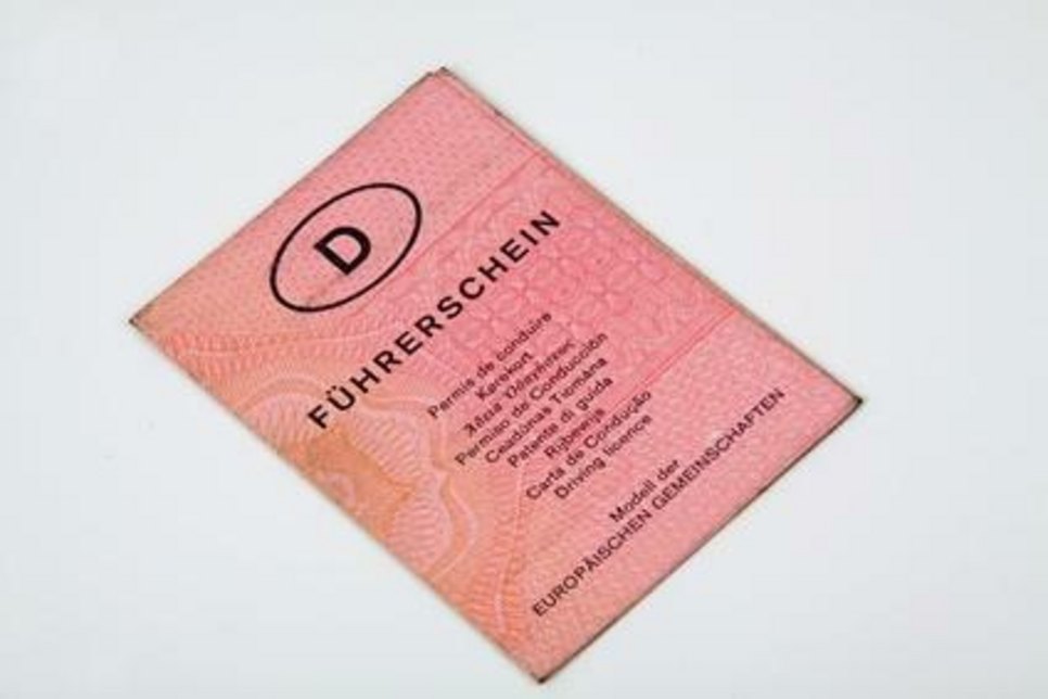 Ein alter Papierführerschein. Foto: Archiv