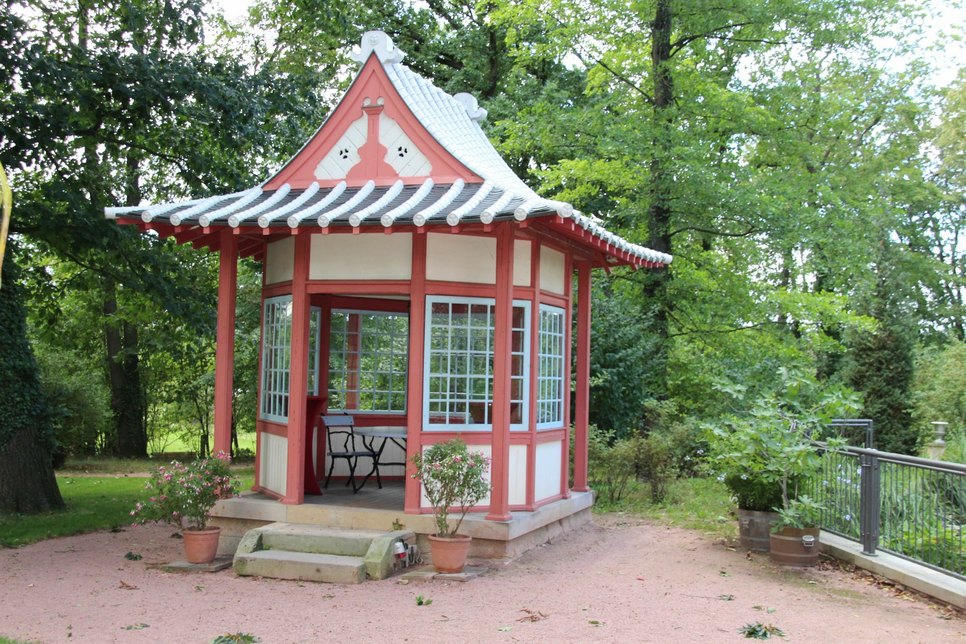 Im Park der Villa steht dieses wunderschöne chinesische Teehaus