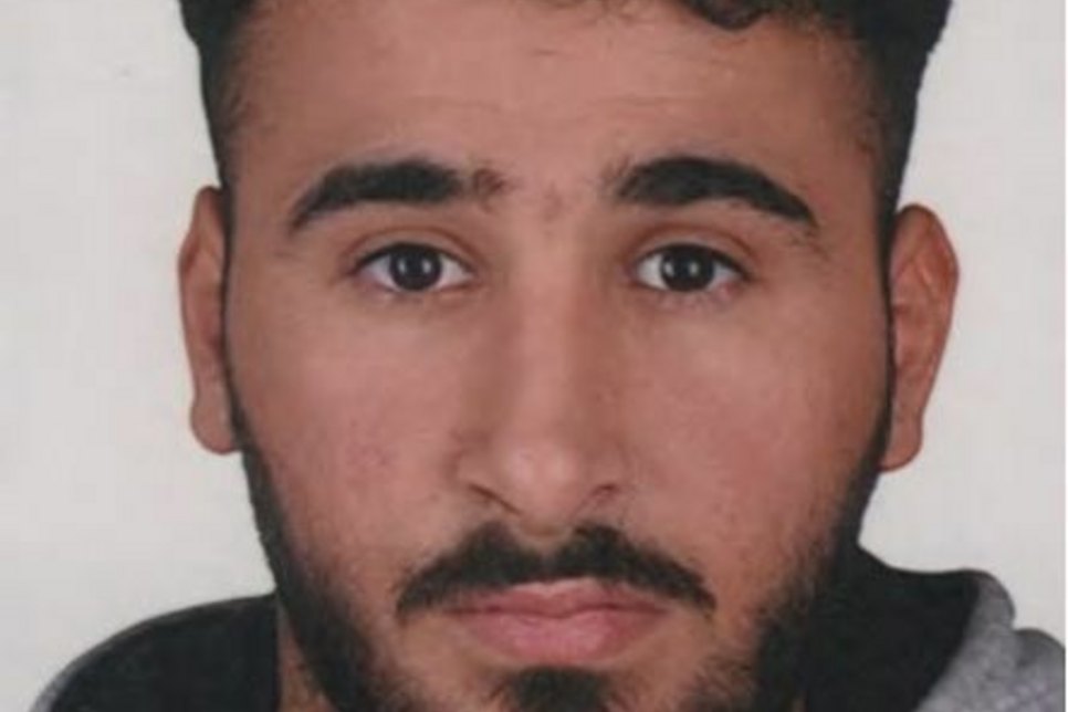 Geschnappt: Abdul Majed R. (22) sitzt jetzt ebenfalls wie sein Zwillingsbruder und drei weitere dringend Tatverdächtige in U-Haft. Fahndungsfoto Polizei
