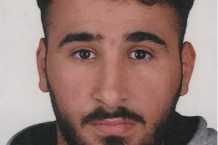 Geschnappt: Abdul Majed R. (22) sitzt jetzt ebenfalls wie sein Zwillingsbruder und drei weitere dringend Tatverdächtige in U-Haft. Fahndungsfoto Polizei
