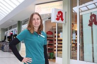 Anne Schöneich ist die neue Inhaberin der Rosen-Apotheke in der Kö-Passage in 
Königshufen.