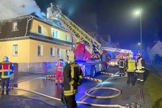 Dachstuhlbrand in der Auenwaldstraße in Nickritz. Foto: Feuerwehr/ Stadt Riesa