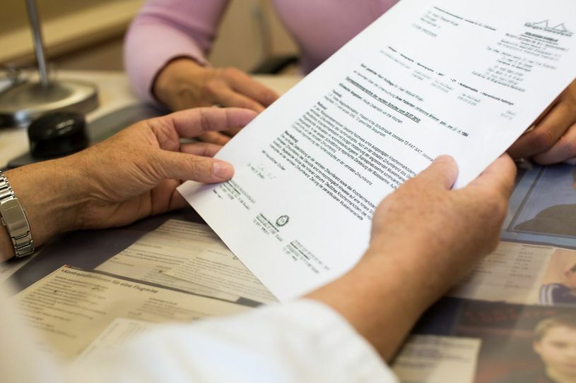 Lesen und verstehen sind bei ärztlichen Befunden oder Patientenbriefen oft zweierlei Dinge. Foto: Christian Klant