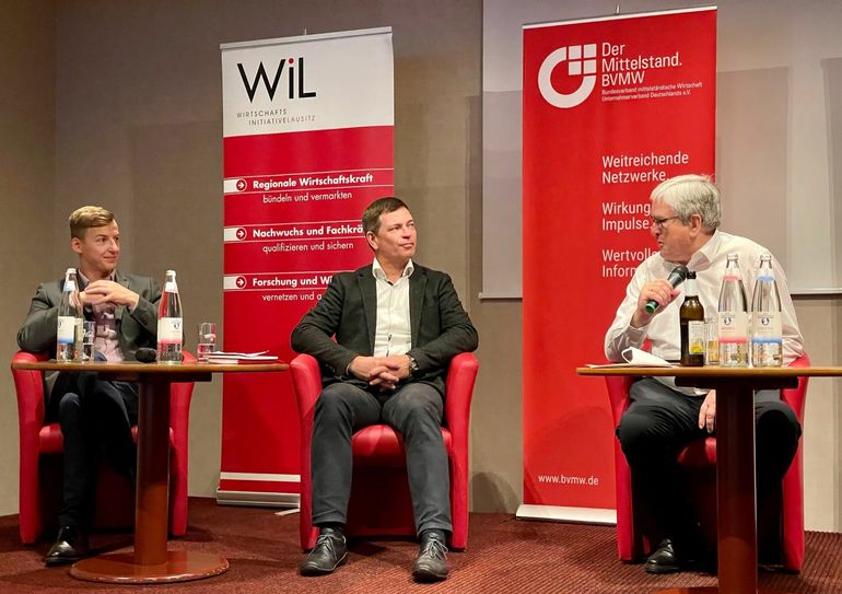 Michael Schulz, Geschäftsführer WiL; Ralf Henkler, Regionalleiter Brandenburg Süd-Ost (BVMW); und Wirtschaftsminister Jörg Steinbach (v.l.n.r.). Foto: Tudyka.PR