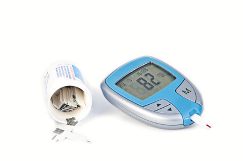 Bei Diabetes unverzichtbar: Das Blutzuckermessgerät. Es dient der Bestimmung der Glucose-Konzentration im Blut (Blutzucker). Foto: Sport Moments/Fotolia