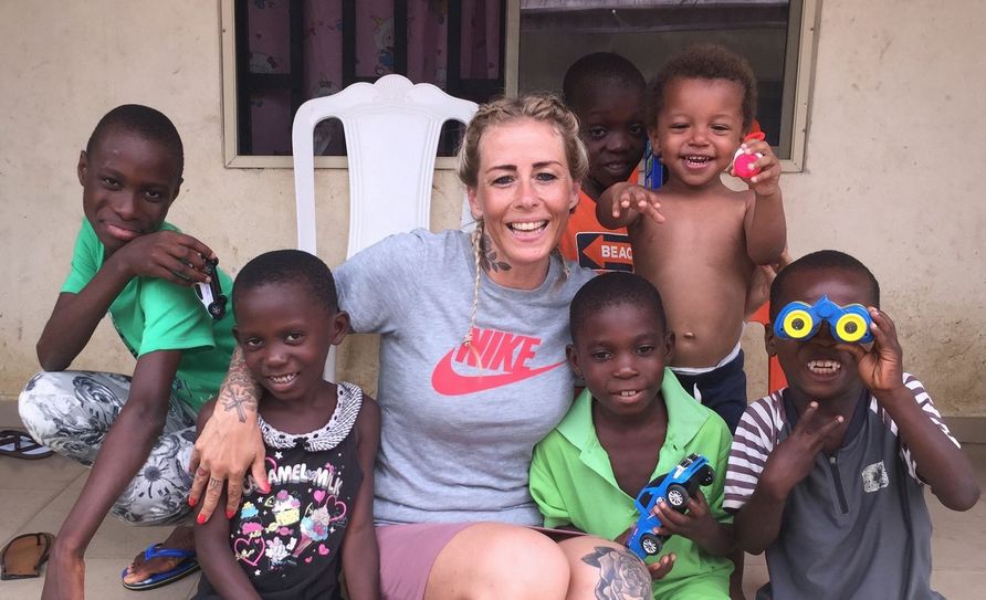 Anja und "ihre" Kinder. Fotos: DINNødhjælp