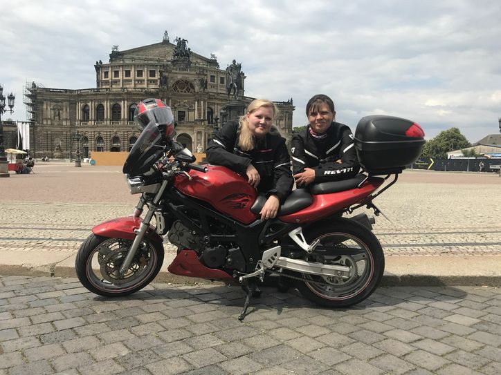 Sara Brendel und Mona Brendel-Salomo (v.l.) organisieren den Biker-Protest am 4. Juli für Mitteldeutschland. Foto: Zastrow