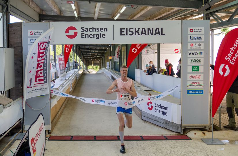 Peter Frohnwieser beim Zieleinlauf.