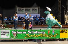 Anhand von lustigen Puppenspielen lernten die angehenden Schulkinder, wie sie sich richtig im Straßenverkehr verhalten.