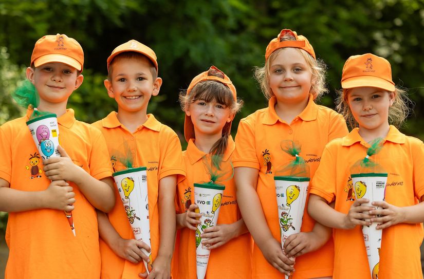 Amelie, Theresa, Aleks, Falco und Carlo haben die ersten Zuckertüten erhalten.