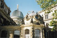 Überaus reich verziert: die Kunstakademie und der Kunstverein.