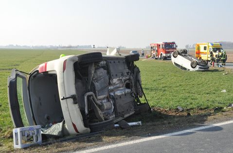 An beiden Fahrzeugen entstand Totalschaden. Der Sachschaden beläuft sich laut polizei auf rund 30.000 Euro.