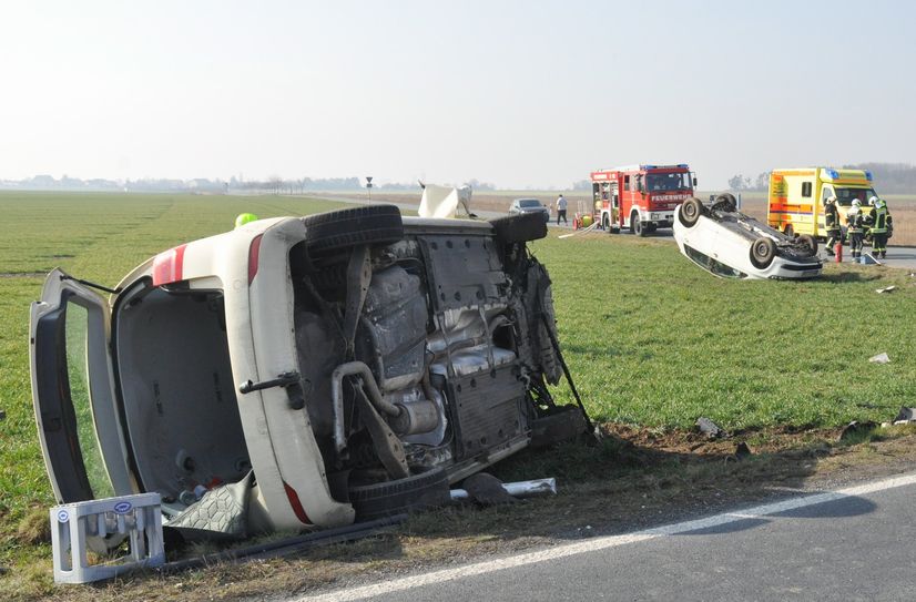 An beiden Fahrzeugen entstand Totalschaden. Der Sachschaden beläuft sich laut polizei auf rund 30.000 Euro.