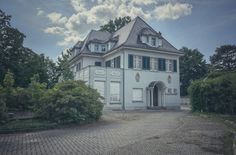 Die Villa wurde 1879 /1880 errichtet und 1882 durch den Statistiker und Sozialökonomen Ernst Engel bezogen.